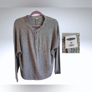 ❄️☃️❄️Old Navy ribbed knit grey henley, sz M